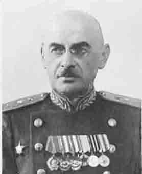 Начальник училища генерал-майор артиллерии Свиридов Александр Павлович